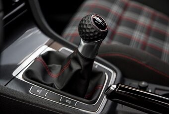 Kožená GTI radiaca paka - golfová loptička - 11