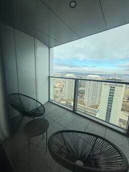 Luxusný 2-izbový byt v EUROVEA TOWER (60 m²) + loggia + park - 11