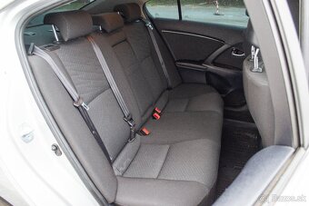 Toyota Avensis 2.0l D-4D - 11