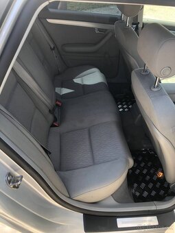 Audi A4 8E - 11