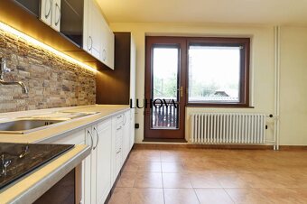 Priestranný a veľkorysý 6-izbový rodinný dom_Záriečie - 11