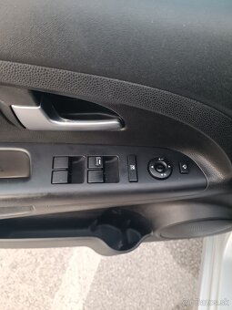 Kia Venga 1.4 benzín - 11