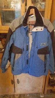 Značkové lyže 60eur/kus, zimné bundy 20eur, Uvex prilba 30eu - 11