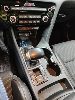 Kia Sportage benzín 4x4 automat 2020 Platinum - 11