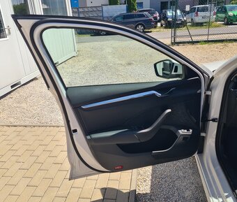 ŠKODA OCTAVIA COMBI 2.0 TDI STYLE DSG. - 11