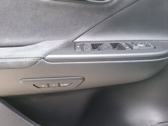 Toyota C-HR 1.8 Hybrid 140k e-CVT FWD EXECUTIVE - 11