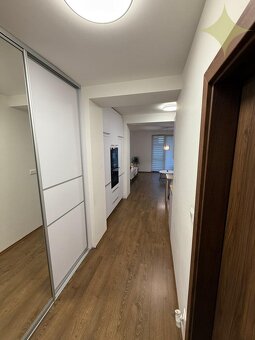 PREDAJ, pekný, zariadený 1 izbový byt s balkónom v novostavb - 11