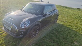 Mini Cooper SE elektro,2020 full vybava,cierna metaliza - 11