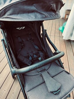 Športový kočík Hamilton R1 s nánožníkom - 11