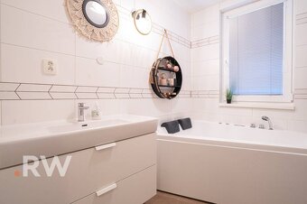 Komfortné bývanie v D. Lužnej – zrekonštruovaný RD s veľkým - 11