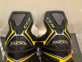 BRUSLE CCM TACKS 9380 vel. 43/8D - 11