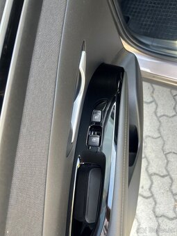 Predám Hyundai Tucson 1.6 T-GDi Style + Dizajn Pack - 11