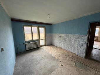 Veľký rodinný dom s čarovnou záhradou a veľkým pozemkom - 11