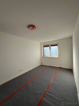 MALIARSKE PRÁCE / MALIAR / Airless striekanie interiérov - 11