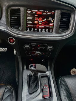 Dodge charger 6.2 SRT Hellcat - 11