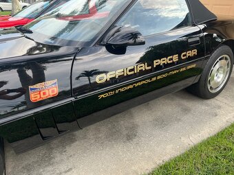 1986 Chevrolet Corvette C4 official pace car - 11