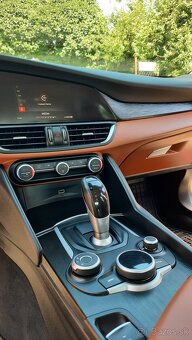 Predám Alfa Romeo Giulia 2.2 Diesel 180 AT Super - 11