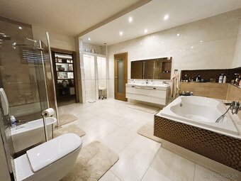 Kováčová – luxusná rodinná vila s pozemkom - 2150 m2 - 11