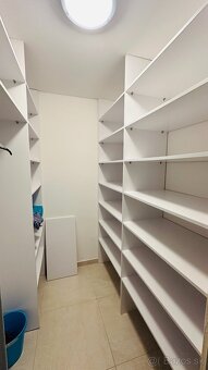 Veľký 3izbový byt v úplnom centre mesta - 11