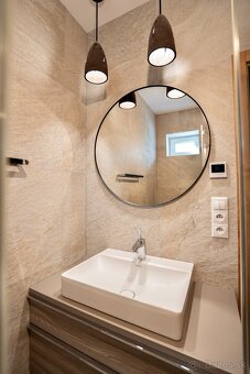 Moderný inteligentný bungalov s fotovoltaikou. - 11