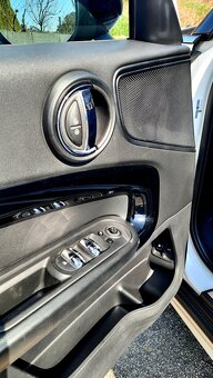 Predám  Mini Countryman Cooper S E ALL4 A/T PLUG IN HYBRID - 11