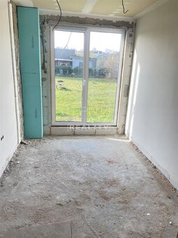 DOM ZA CENU BYTU V ROSINE , 35m2 terasa - 11