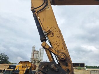 KOMATSU PC 240 LC-8 - 11