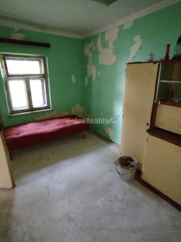 Veľký stavebný pozemok s rodinným domom v tichom prostredí . - 11