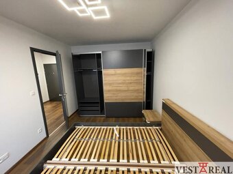 Na prenájom 2 izbový byt s lodžiou a park. miestom Trnava Ar - 11
