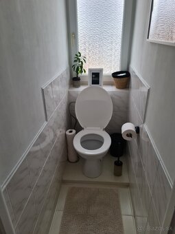 Priestranný zariadený byt so záhradou - 11