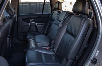Volvo XC90 D5 AWD AT 7miest málo km - 11