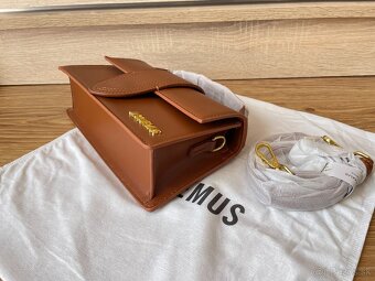 Jacquemus Le Grand Bambino hnedá kabelka - 11