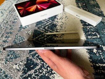 Apple iPad Pro 11" M1 128 GB + Apple Pencil + obaly - 11