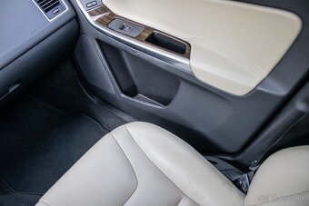 Volvo XC60 D4 2.4L Drive-E Luxury Geartronic AWD - 11