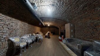 Obchodný priestor v centre Trnavy – novozrekonštruovaný s hi - 11