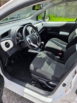 Toyota Yaris 1.3 MT6 (99 koní) benzín štvorvalec - 11