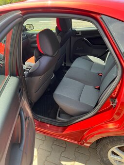 🔴 FORD FOCUS 1.6i – spoľahlivý benzínový hatchback - 11