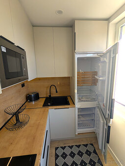 Štýlový, rekonšt. 2 izbový Galaktická, Lo, 2.p, voľný kúpou - 11