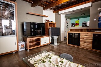 Exkluzívne - Pinky Real -  Zrekonštruovaný dom,Dolné Orešany - 11