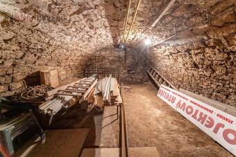 NÁMESTIE ANDREJA HLINKU - 120m2 dvojdom s 3 bytovými jednotk - 11