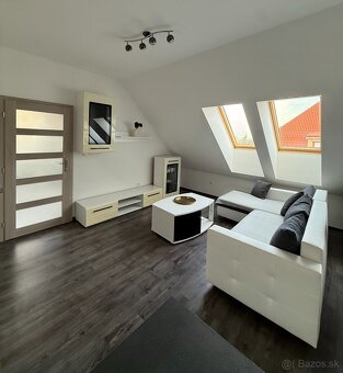 3-izbový byt s terasou, parkovaním vo dvore-Hegyeshalom - 11