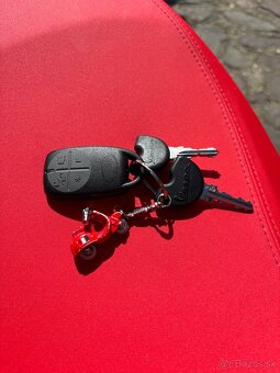 Vespa Primavera 125 red - 11