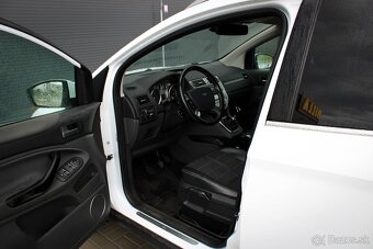 Ford Kuga 2.0 TDCi Duratorq Titanium AWD NELAKOVANÉ - 11