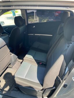 Toyota Corolla VERSO - 11