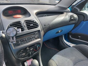 Peugeot 206 CC - cabrio 1.6 benzín 88kw. Automat - 11