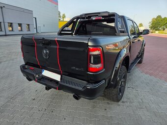 DODGE RAM 1500 LARAMIE 5.7 HEMI V8 401PS FULL LED KOLESO 22 - 11