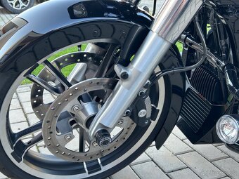 Harley Davidson Road Glide M8 - 11