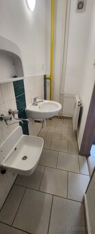 Ponúkame na prenájom kancelárske priestory v centre mesta. - 11