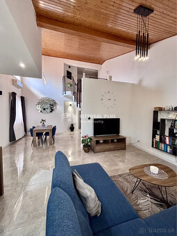 Ponúkame Vám na predaj moderne zrekonštruovaný poschodový ro - 11