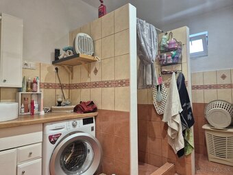 Rodinný dom na predaj v obci Dvory nad Žitavou. - 11